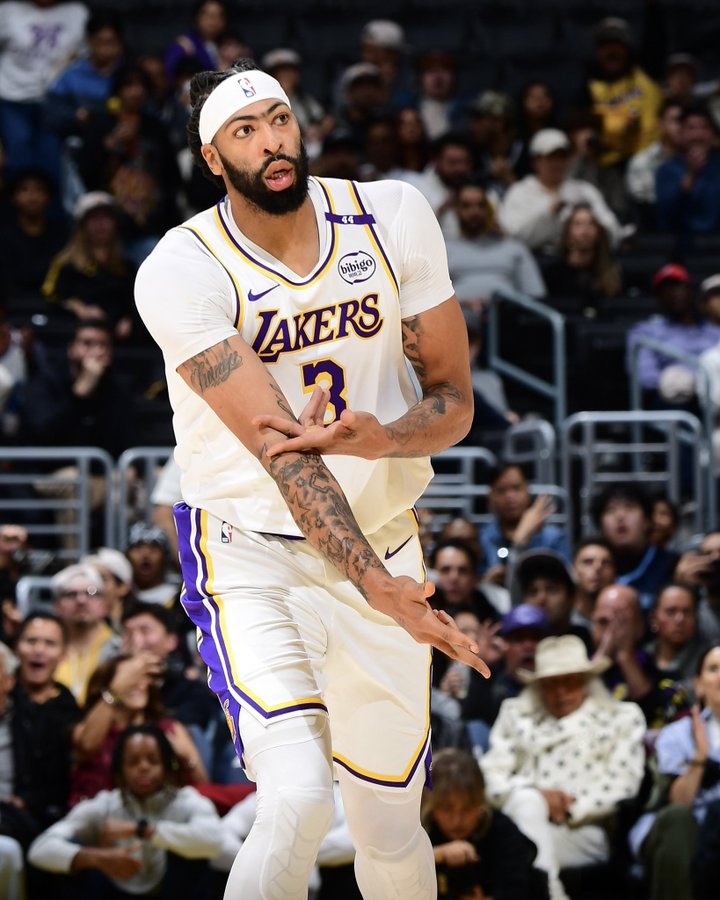 星空体育- 法国队不断突破！，浓眉哥连续十五场比赛得分超过大比分获胜引发球迷热议