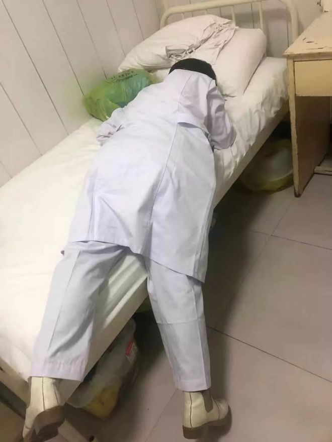 XINGKONG-赛前阿斯顿维拉更衣室发声：社区盾节点到来，赛场秩序良好，医务组通报恢复(阿斯顿维拉vs利兹联)